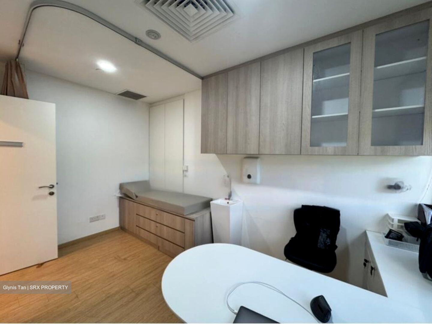 Gleneagles Hospital (D10), Retail #459355671